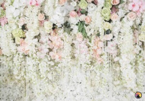 23. Ljós blómaveggur