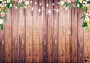 14. Viður með seríu og blómum